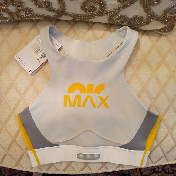 NIKE MAX Dri-FIT  RETRO Swoosh Air Max Sports Bra. $80 New with tags! - Picture 6 of 16